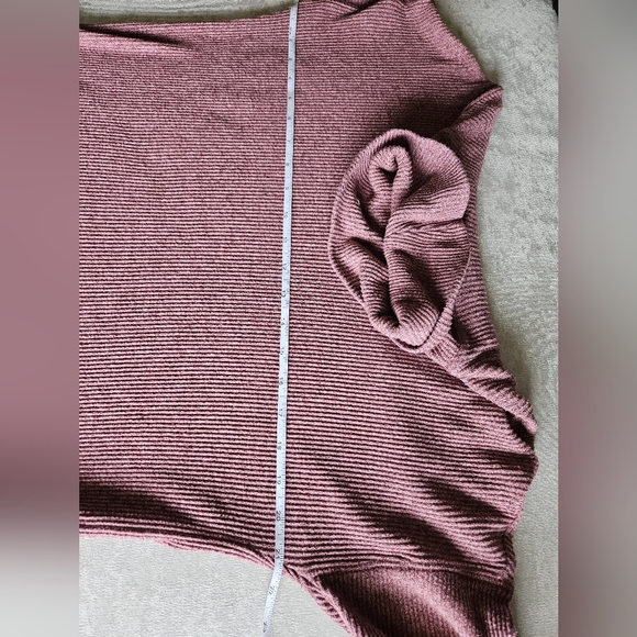 American Eagle Pink Turtle Neck Sweater- xs oversized - Picture 9 of 9